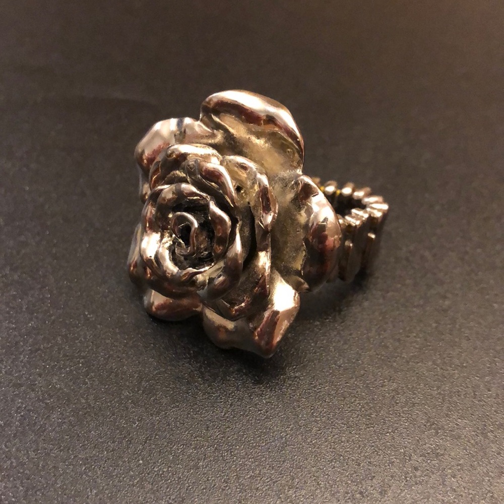Stretchy silver rose ring